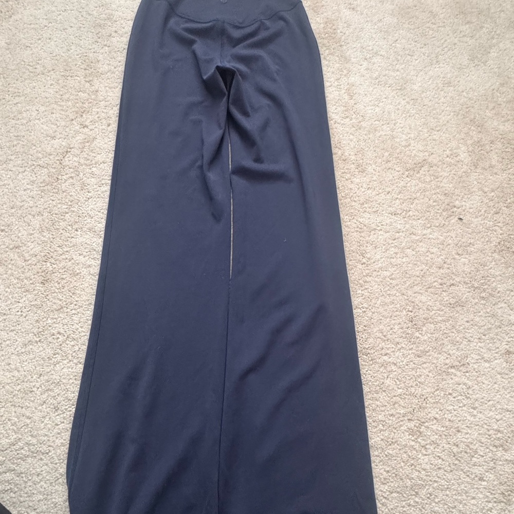 Lululemon Navy Blue Wunder Under High-Rise Flare Pants. - Picture 6 of 7